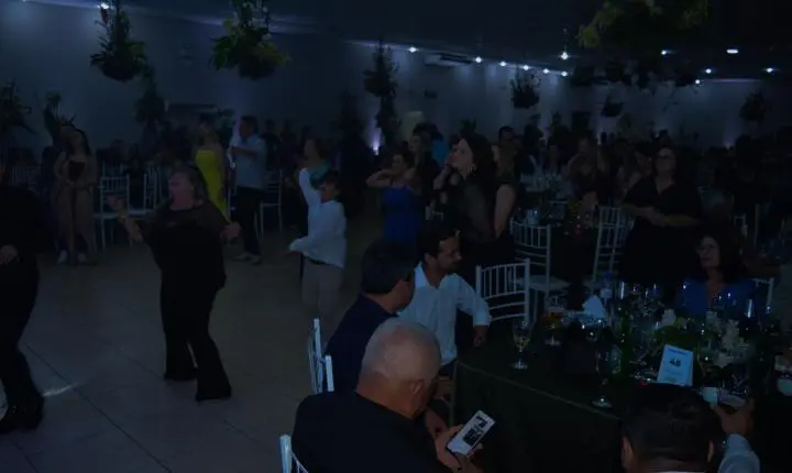 Empreendedores de Iporã são homenageados no evento “Destaque do Ano 2024” da Associação Comercial
