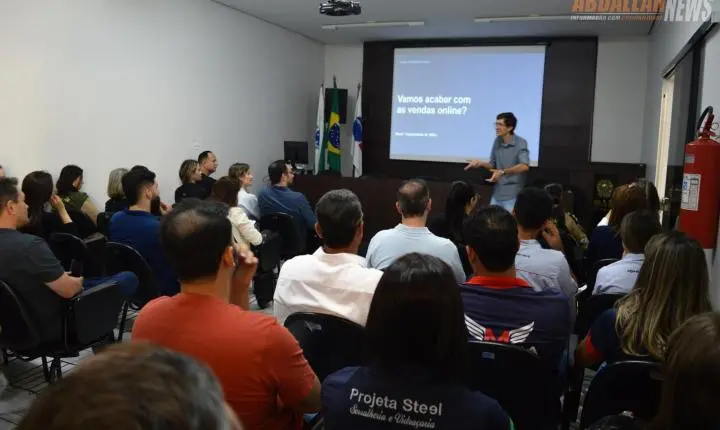 Empresários se reúnem para discutir os novos caminhos das vendas e do comércio local