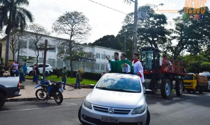 Fé e tradição marcam Missa do Produtor Rural com bênção de máquinas e carreata pelas ruas da cidade