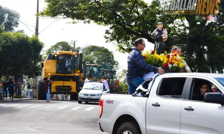 Fé e tradição marcam Missa do Produtor Rural com bênção de máquinas e carreata pelas ruas da cidade