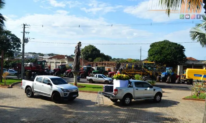 Fé e tradição marcam Missa do Produtor Rural com bênção de máquinas e carreata pelas ruas da cidade