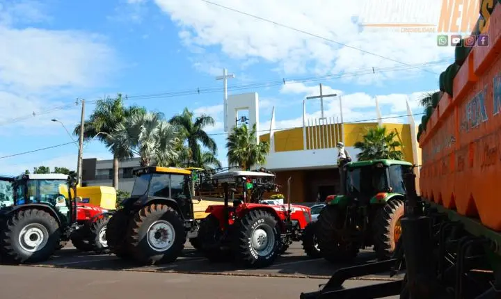 Fé e tradição marcam Missa do Produtor Rural com bênção de máquinas e carreata pelas ruas da cidade