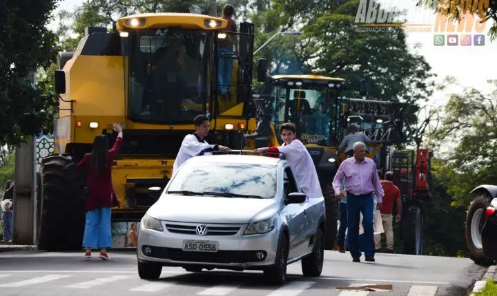 Fé e tradição marcam Missa do Produtor Rural com bênção de máquinas e carreata pelas ruas da cidade