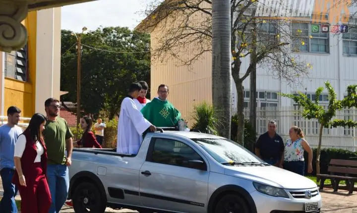 Fé e tradição marcam Missa do Produtor Rural com bênção de máquinas e carreata pelas ruas da cidade