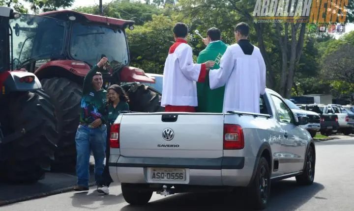 Fé e tradição marcam Missa do Produtor Rural com bênção de máquinas e carreata pelas ruas da cidade