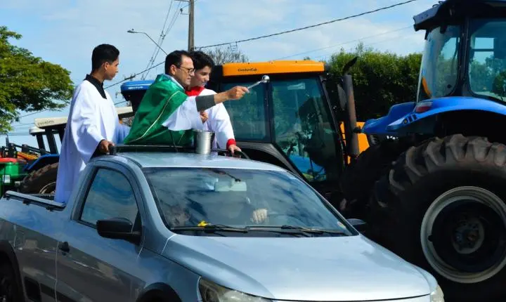 Fé e tradição marcam Missa do Produtor Rural com bênção de máquinas e carreata pelas ruas da cidade