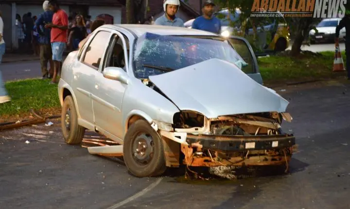 Fuga em alta velocidade termina em colisão e motorista abandona carro para escapar a pé