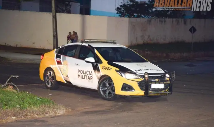 Fuga em alta velocidade termina em colisão e motorista abandona carro para escapar a pé