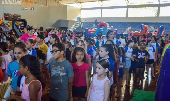Ginásio de Esportes de Iporã se transforma novamente em um parque de diversão para celebrar o Dia das Crianças