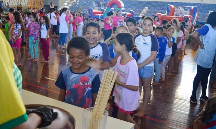 Ginásio de Esportes de Iporã se transforma novamente em um parque de diversão para celebrar o Dia das Crianças