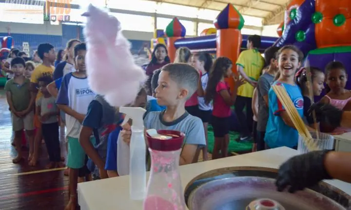 Ginásio de Esportes de Iporã se transforma novamente em um parque de diversão para celebrar o Dia das Crianças