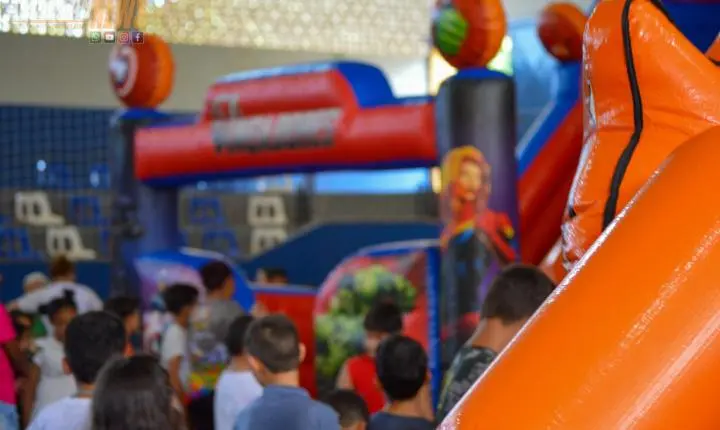 Ginásio de Esportes de Iporã se transforma novamente em um parque de diversão para celebrar o Dia das Crianças