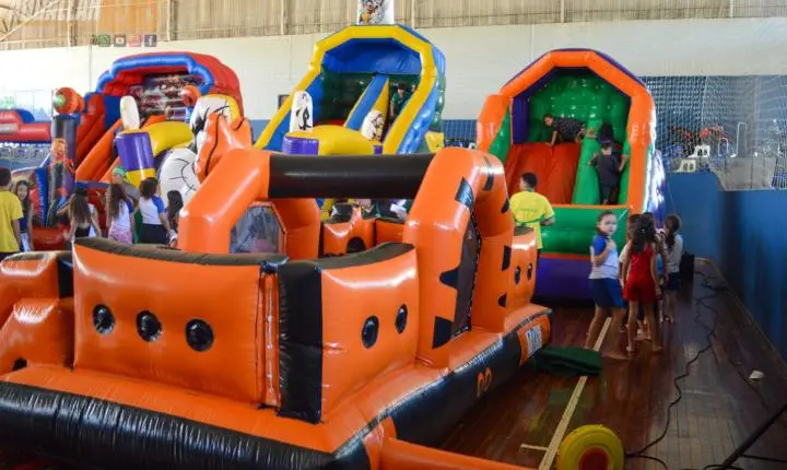 Ginásio de Esportes de Iporã se transforma novamente em um parque de diversão para celebrar o Dia das Crianças