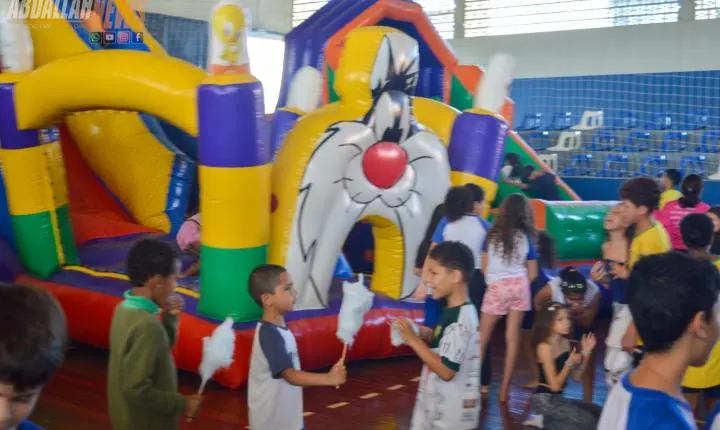 Ginásio de Esportes de Iporã se transforma novamente em um parque de diversão para celebrar o Dia das Crianças