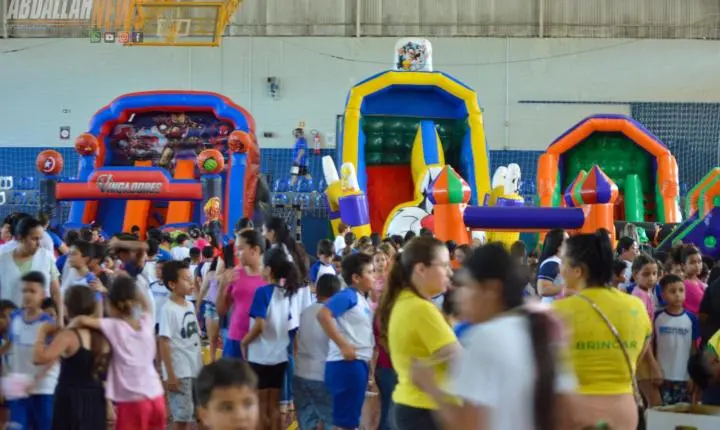 Ginásio de Esportes de Iporã se transforma novamente em um parque de diversão para celebrar o Dia das Crianças