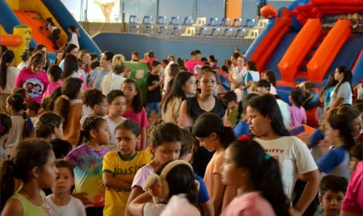 Ginásio de Esportes de Iporã se transforma novamente em um parque de diversão para celebrar o Dia das Crianças