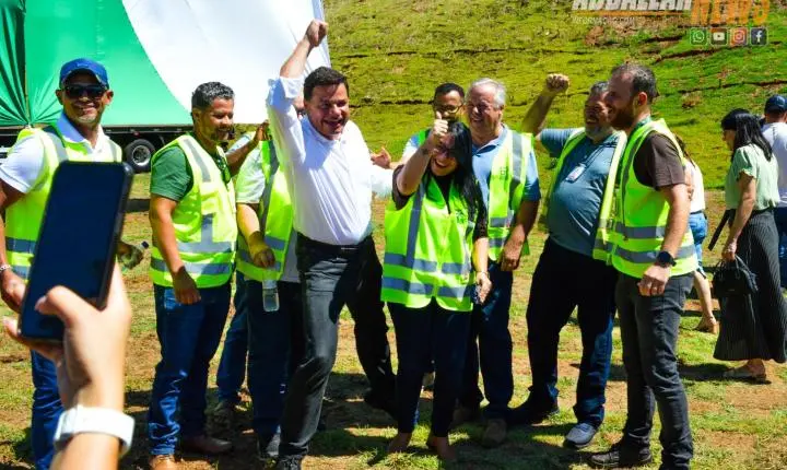Governador Ratinho Junior inaugura viaduto e anuncia pacote de R$ 72 milhões em investimentos em Iporã