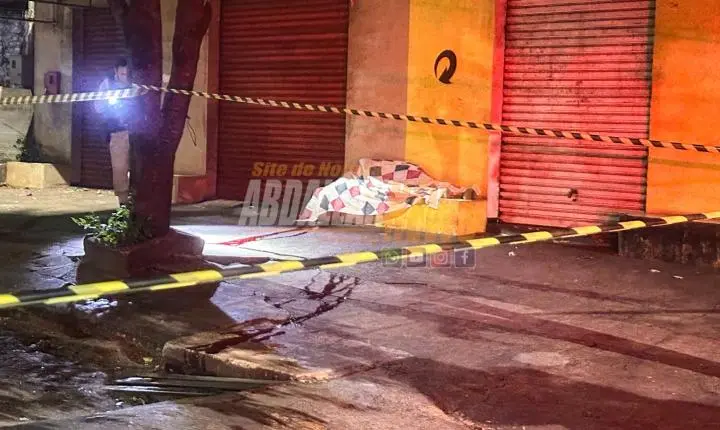 Homem é encontrado sem vida em frente a um bar no centro de Iporã