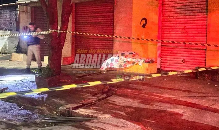 Homem é encontrado sem vida em frente a um bar no centro de Iporã