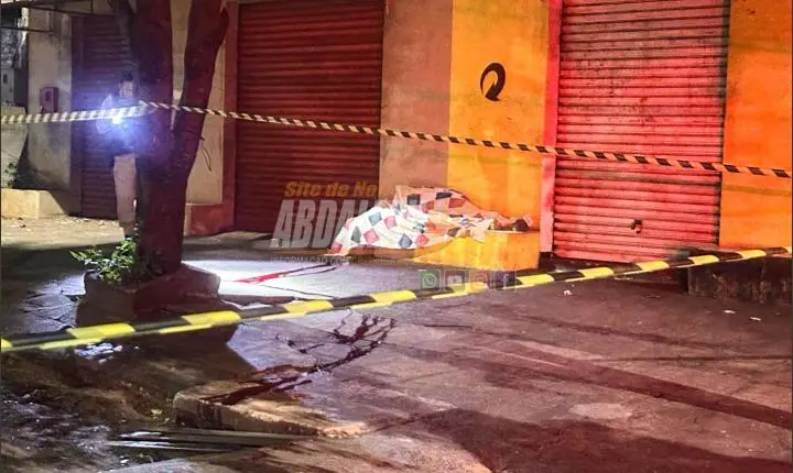 Homem é encontrado sem vida em frente a um bar no centro de Iporã