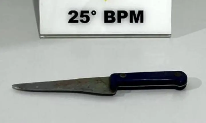 Homem é esfaqueado no peito durante briga em bar; suspeito está foragido