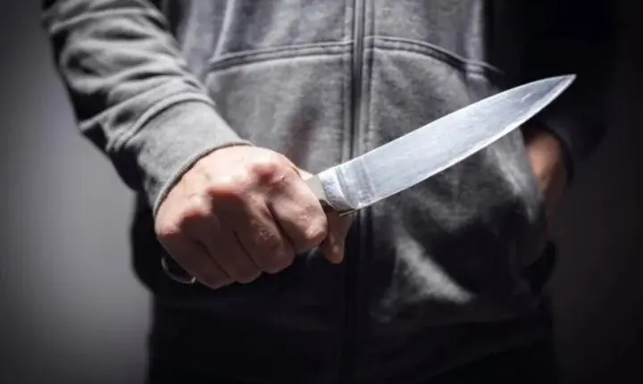 Homem é preso após ameaçar familiar com faca durante discussão