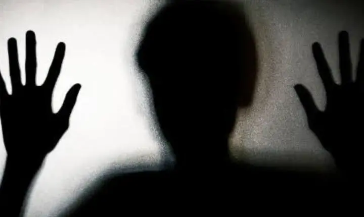 Homem é preso após manter jovem e bebê em cárcere privado e tentar fugir com as vítimas