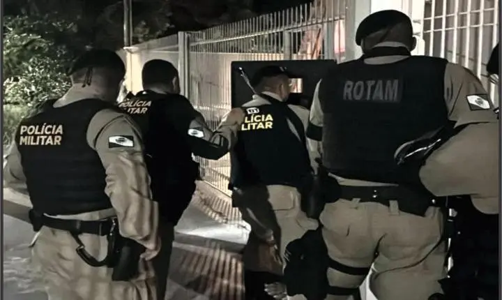 ACONTECENDO AGORA... Homem em crise mobiliza forças de segurança após ameaça de incêndio em residência