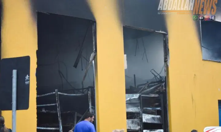 Incêndio destrói Mercado Santa Inês e deixa Iporã em clima de muita tristeza