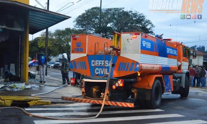Incêndio destrói Mercado Santa Inês e deixa Iporã em clima de muita tristeza