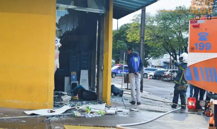 Incêndio destrói Mercado Santa Inês e deixa Iporã em clima de muita tristeza
