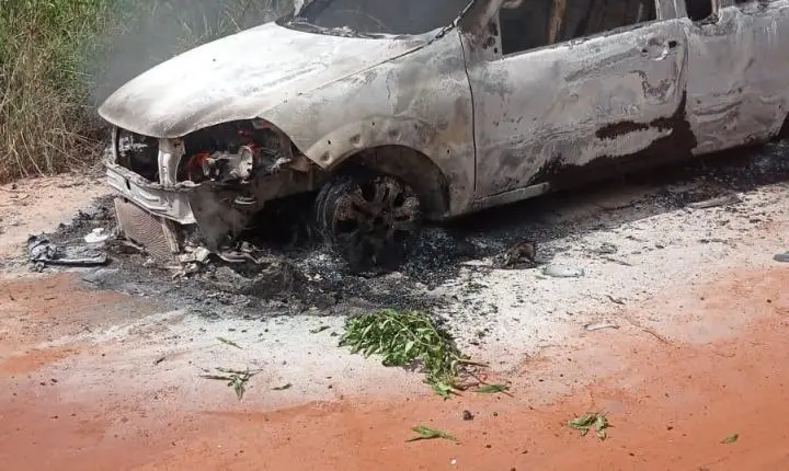 Incêndio destrói pick-up em estrada rural entre Oroitê e Corredeira dos Índios em Iporã