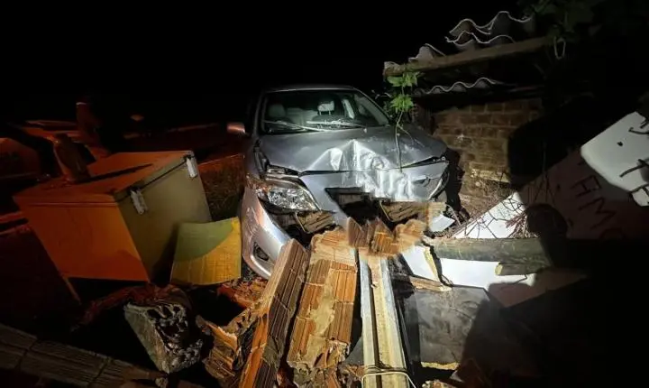Jovem é preso por dirigir embriagado após colidir carro contra muro em Douradina