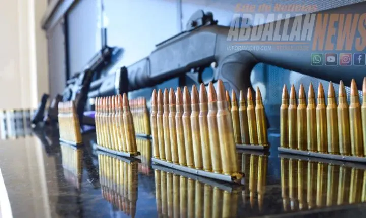 Mais de 100 kg de drogas e armas de grosso calibre são apreendidos durante ação policial na rodovia de Iporã