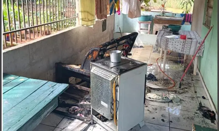 Moradora em surto ateia fogo em colchão onde filho dormia e incêndio mobiliza equipes na Cidade Nova em Altônia