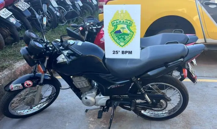 Motocicleta é apreendida após condutor sem CNH ser abordado no Centro de Iporã