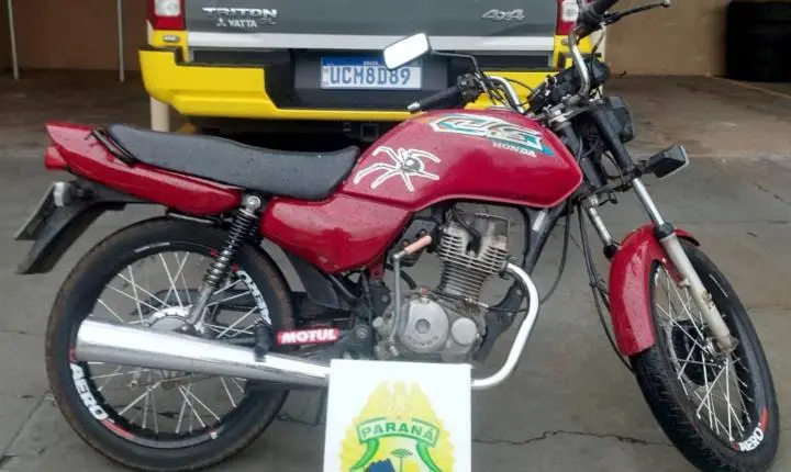 Motocicleta é recolhida após abordagem policial por irregularidades no trânsito