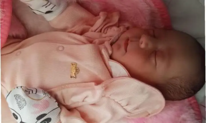 Mulher procura atendimento por suspeita de pedra nos rins, descobre gravidez e dá à luz no mesmo dia