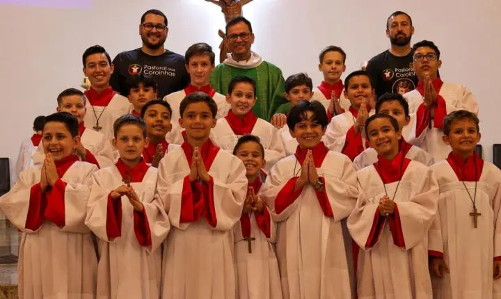 Paróquia de Iporã investe 18 novos coroinhas e chega a 95 integrantes