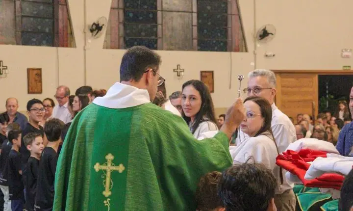 Paróquia de Iporã investe 18 novos coroinhas e chega a 95 integrantes