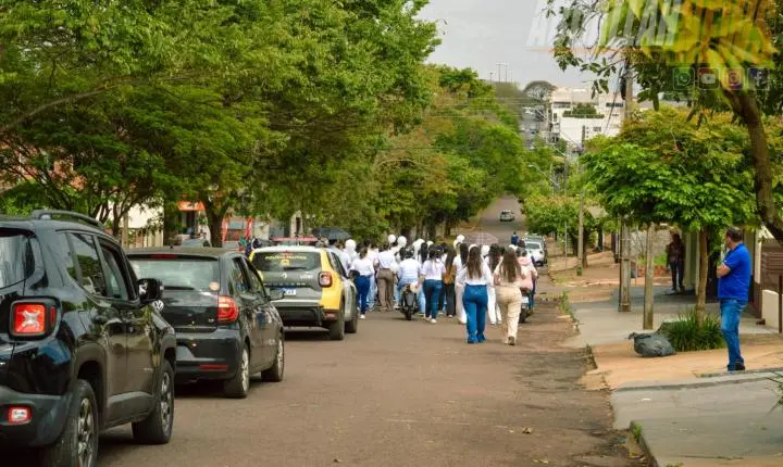 Passeata em homenagem a Danilo reúne amigos e familiares em clamor por justiça em Iporã
