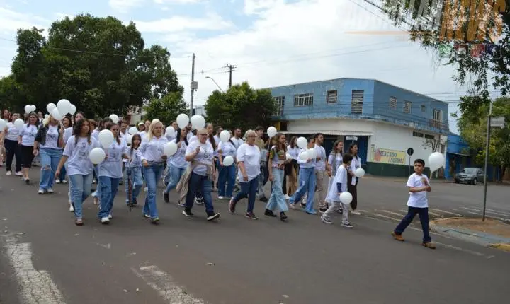 Passeata em homenagem a Danilo reúne amigos e familiares em clamor por justiça em Iporã