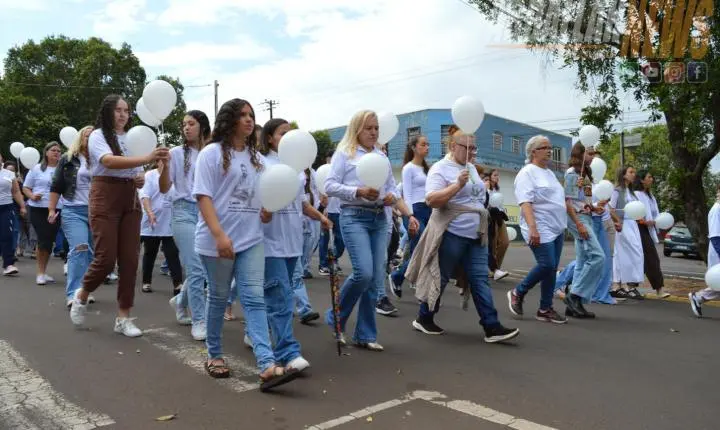 Passeata em homenagem a Danilo reúne amigos e familiares em clamor por justiça em Iporã