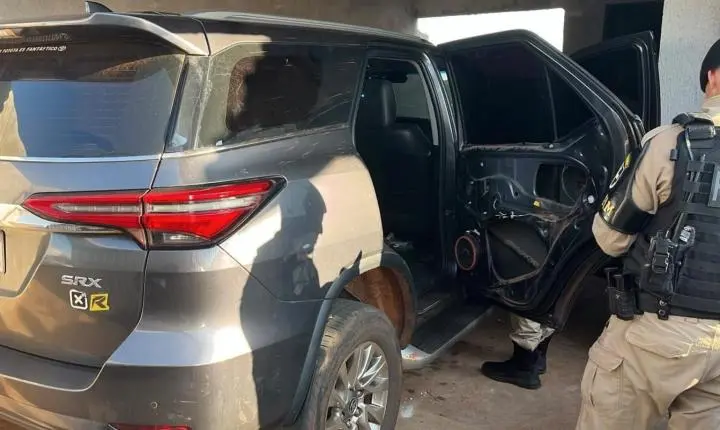 PM recupera caminhonete furtada em Cascavel e com placas paraguaias durante patrulhamento em Iporã