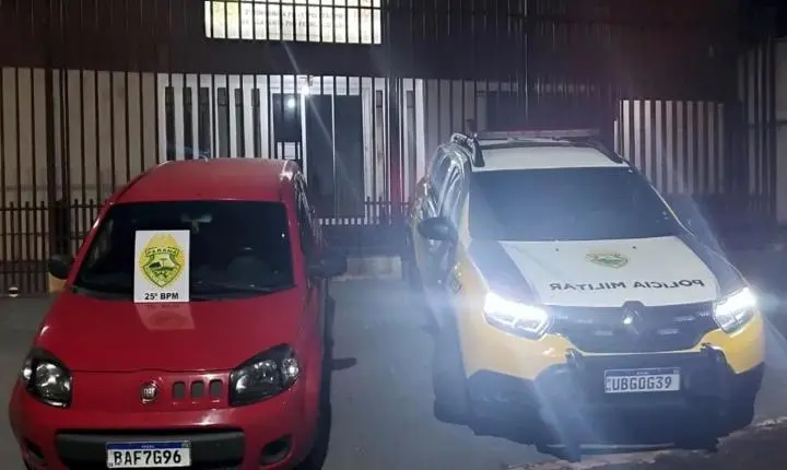 Polícia Militar recupera carro com alerta de furto abandonado às margens da PR-182