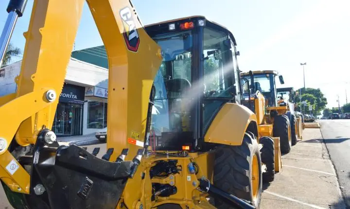 Prefeito e vereadores destacam investimentos e entregam novos equipamentos em Iporã durante evento na Avenida Castelo Branco