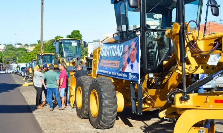 Prefeito e vereadores destacam investimentos e entregam novos equipamentos em Iporã durante evento na Avenida Castelo Branco