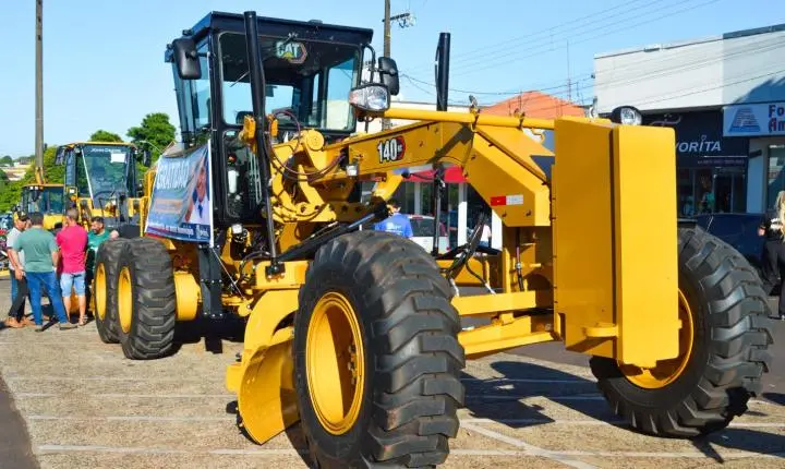 Prefeito e vereadores destacam investimentos e entregam novos equipamentos em Iporã durante evento na Avenida Castelo Branco
