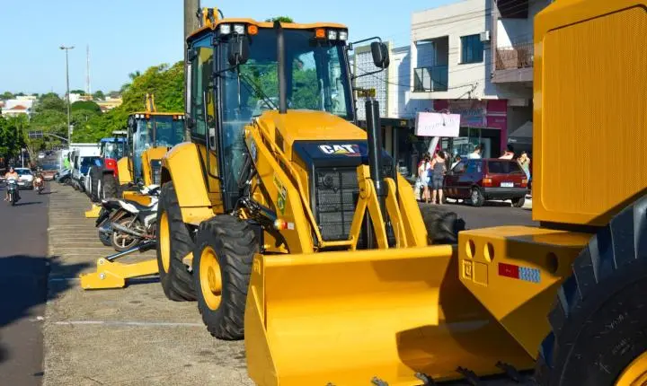 Prefeito e vereadores destacam investimentos e entregam novos equipamentos em Iporã durante evento na Avenida Castelo Branco