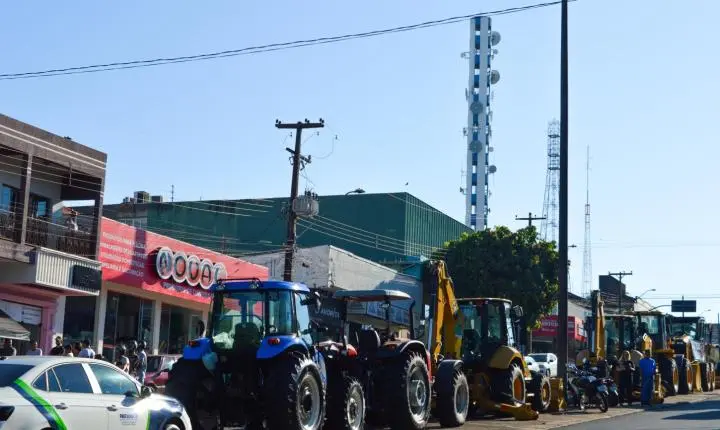 Prefeito e vereadores destacam investimentos e entregam novos equipamentos em Iporã durante evento na Avenida Castelo Branco